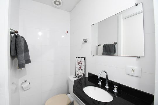 Banheiro do Studio de kitnet/studio à venda com 1 quarto, 17m² em Centro, Curitiba