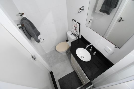 Banheiro do Studio de kitnet/studio à venda com 1 quarto, 17m² em Centro, Curitiba