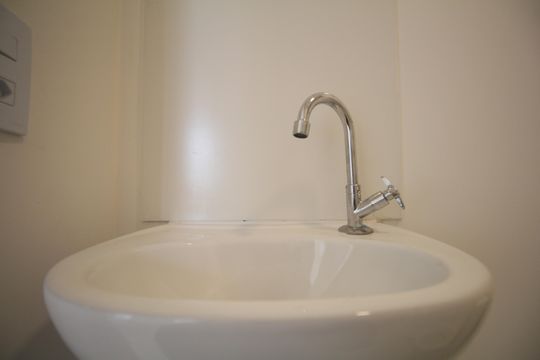 Banheiro de kitnet/studio à venda com 2 quartos, 28m² em Vila Andrade, São Paulo
