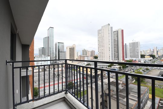 Sacada de apartamento à venda com 1 quarto, 33m² em Centro, Curitiba