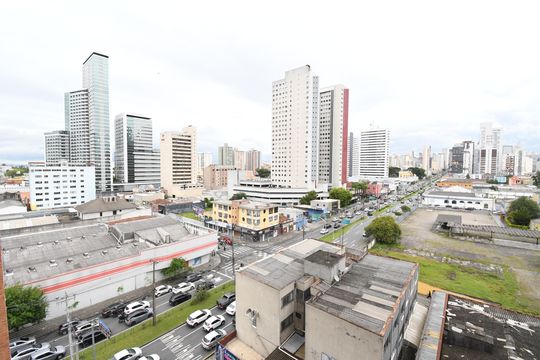 Sacada de apartamento à venda com 1 quarto, 33m² em Centro, Curitiba