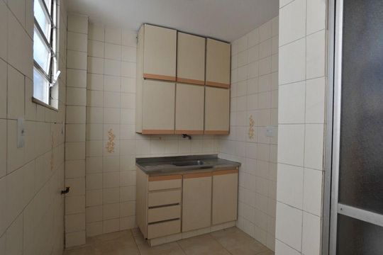 Cozinha de apartamento para alugar com 2 quartos, 54m² em Grajaú, Rio de Janeiro