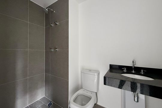 Banheiro de kitnet/studio à venda com 1 quarto, 24m² em Vila Olímpia, São Paulo