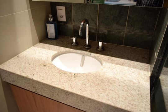 Banheiro de apartamento para alugar com 1 quarto, 38m² em Pinheiros, São Paulo