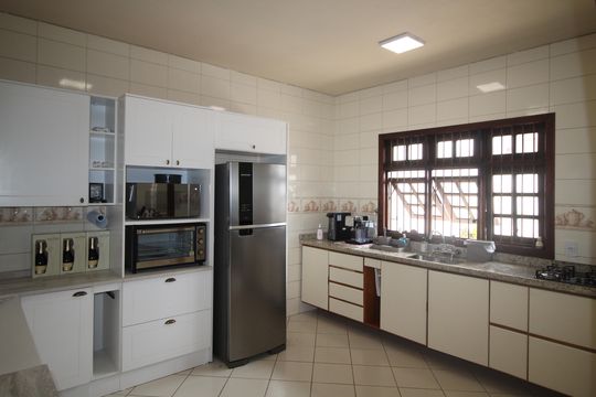 Cozinha de casa para alugar com 4 quartos, 260m² em Costa E Silva, Porto Alegre