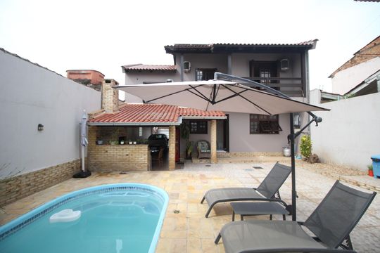 Quintal de casa para alugar com 4 quartos, 260m² em Costa E Silva, Porto Alegre