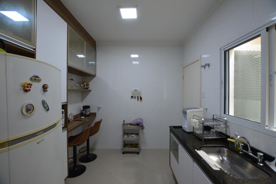 COZINHA de casa para alugar com 2 quartos, 75m² em Jardim Bonfiglioli, São Paulo