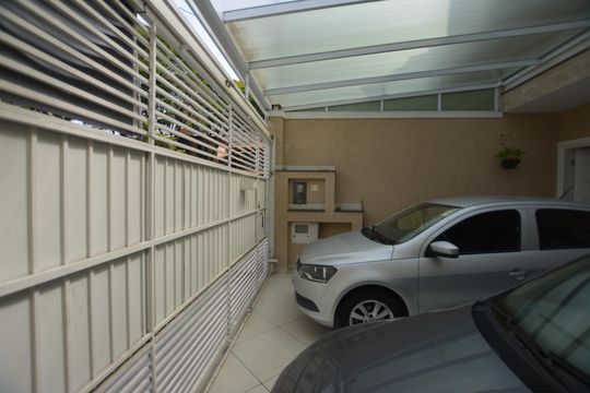 GARAGEM de casa para alugar com 2 quartos, 75m² em Jardim Bonfiglioli, São Paulo