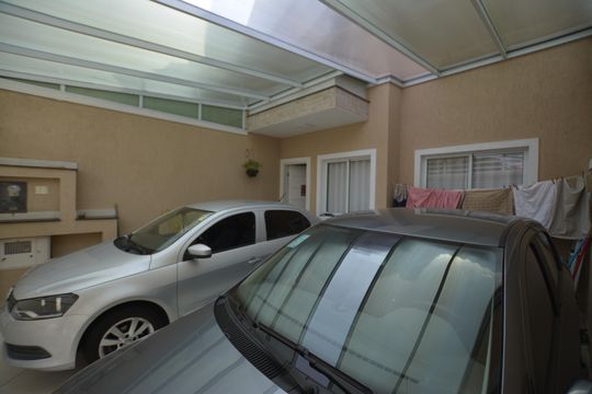 GARAGEM de casa para alugar com 2 quartos, 75m² em Jardim Bonfiglioli, São Paulo