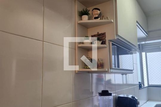Cozinha de apartamento para alugar com 2 quartos, 55m² em Vila Mazzei, São Paulo