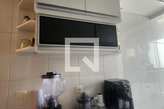 Cozinha de apartamento para alugar com 2 quartos, 55m² em Vila Mazzei, São Paulo