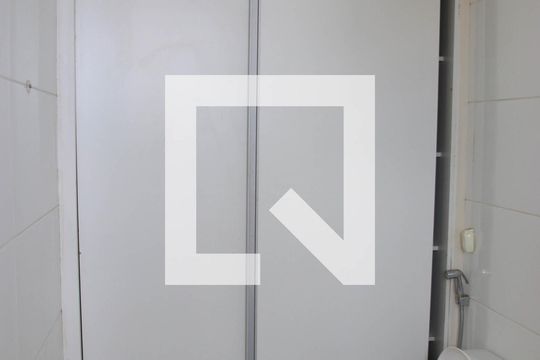 Banheiro da Suíte de apartamento para alugar com 3 quartos, 99m² em Setor Oeste, Goiânia