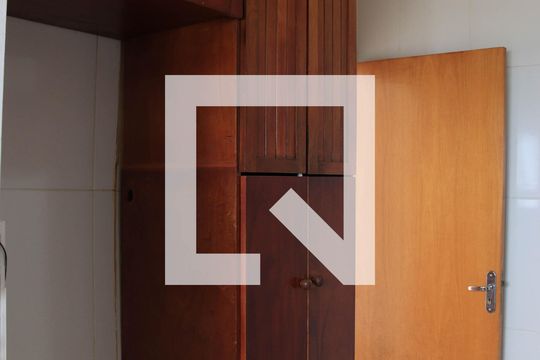 Cozinha e Área de Serviço de apartamento para alugar com 3 quartos, 99m² em Setor Oeste, Goiânia