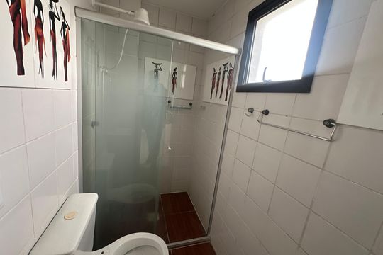Banheiro da Suíte de apartamento para alugar com 2 quartos, 65m² em Itararé, São Vicente