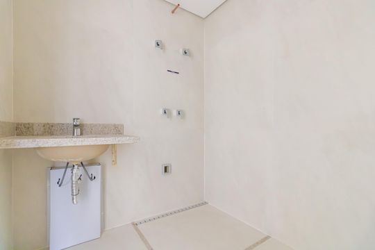 Banheiro de kitnet/studio à venda com 1 quarto, 30m² em Indianópolis, São Paulo