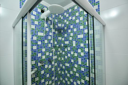 Banheiro  de apartamento para alugar com 2 quartos, 80m² em Embaré, Santos