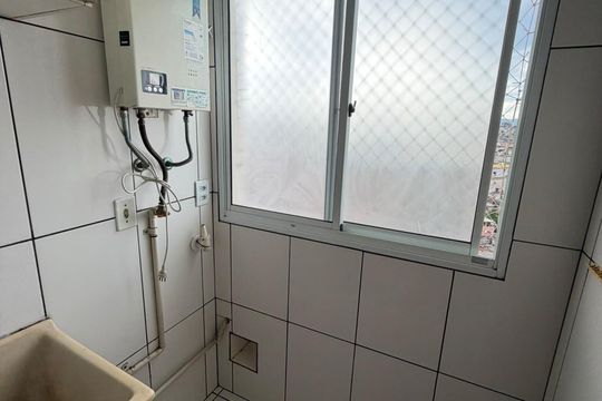 Área de serviço de apartamento para alugar com 2 quartos, 43m² em Vila da Oportunidade, Carapicuíba