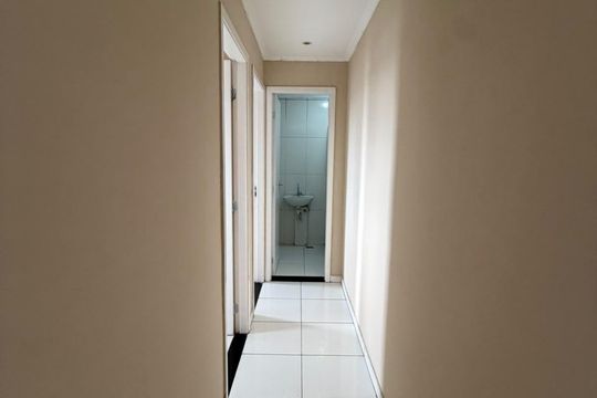 Corredor de apartamento para alugar com 2 quartos, 43m² em Vila da Oportunidade, Carapicuíba