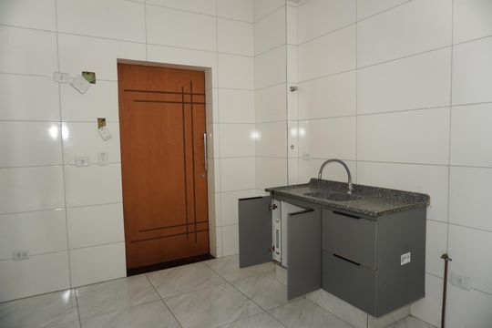Cozinha de apartamento para alugar com 1 quarto, 24m² em Conjunto Habitacional Jardim Sao Bento, Embu das Artes