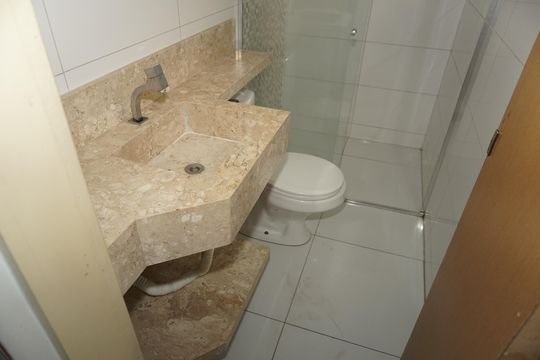 Banheiro de apartamento para alugar com 1 quarto, 24m² em Conjunto Habitacional Jardim Sao Bento, Embu das Artes