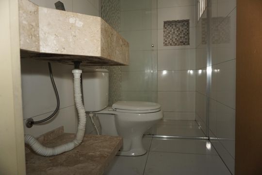Banheiro de apartamento para alugar com 1 quarto, 24m² em Conjunto Habitacional Jardim Sao Bento, Embu das Artes