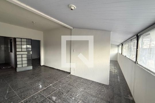 Casa à venda com 4 quartos, 250m² em Centro, Contagem