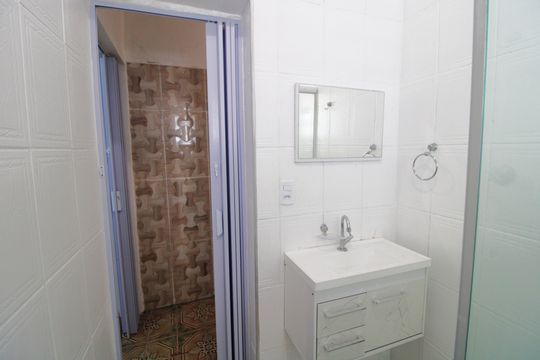 Banheiro de casa para alugar com 2 quartos, 70m² em Jardim Castro Alves, São Paulo