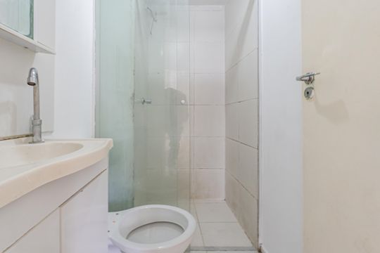 Banheiro de apartamento para alugar com 2 quartos, 58m² em Vila Água Funda, São Paulo