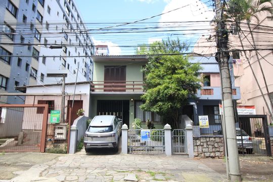 Fachada de casa à venda com 3 quartos, 1320m² em Auxiliadora, Porto Alegre