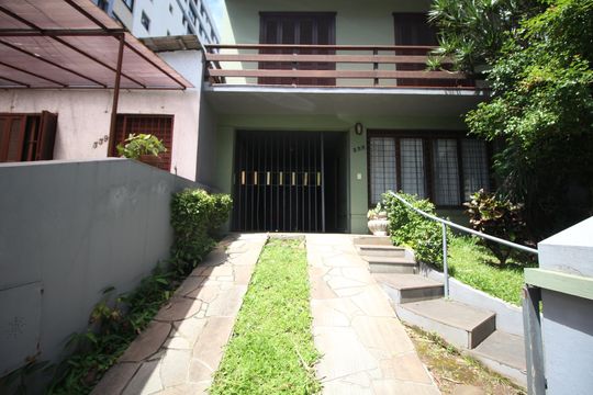 Garagem de casa à venda com 3 quartos, 1320m² em Auxiliadora, Porto Alegre