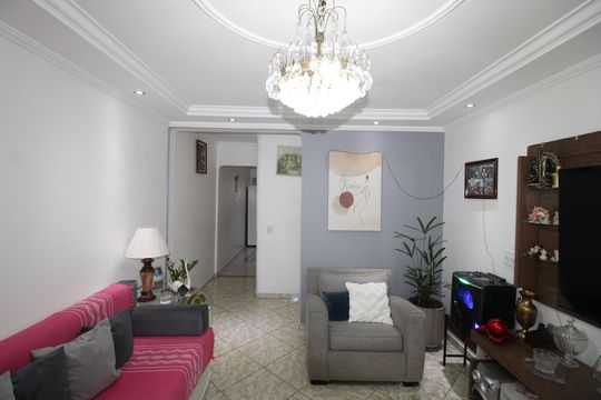 Sala de casa à venda com 5 quartos, 250m² em Jardim Miriam, São Paulo