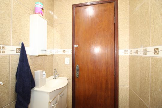 Casa 2 - Banheiro de casa à venda com 5 quartos, 250m² em Jardim Miriam, São Paulo