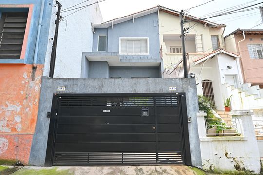 Fachada de casa para alugar com 3 quartos, 100m² em Mirandópolis, São Paulo