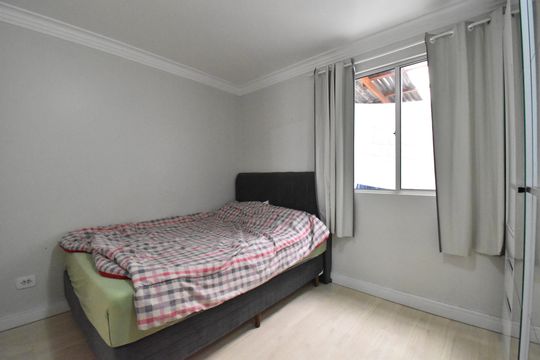 Quarto 1 de casa para alugar com 2 quartos, 62m² em Novo Mundo, Curitiba