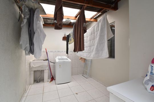Área de serviço de casa para alugar com 2 quartos, 62m² em Novo Mundo, Curitiba