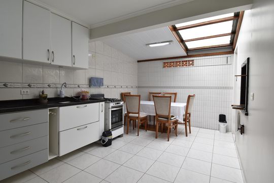 Cozinha de casa para alugar com 2 quartos, 62m² em Novo Mundo, Curitiba