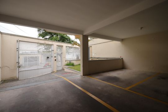 Garagem de apartamento para alugar com 2 quartos, 51m² em Jardim Silvana, Santo André