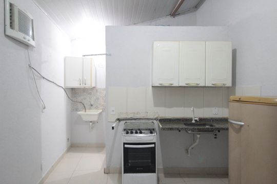 Sala e Cozinha de kitnet/studio para alugar com 1 quarto, 30m² em Juliana, Belo Horizonte