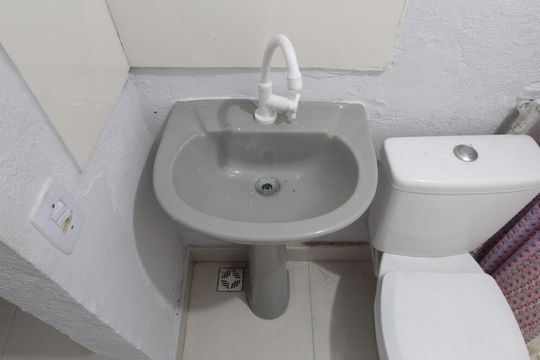 Banheiro de kitnet/studio para alugar com 1 quarto, 30m² em Juliana, Belo Horizonte