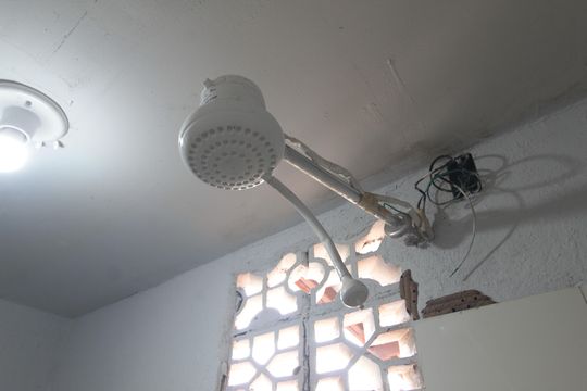 Banheiro de kitnet/studio para alugar com 1 quarto, 30m² em Juliana, Belo Horizonte
