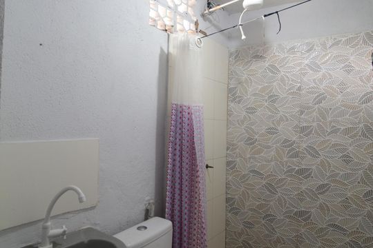 Banheiro de kitnet/studio para alugar com 1 quarto, 30m² em Juliana, Belo Horizonte