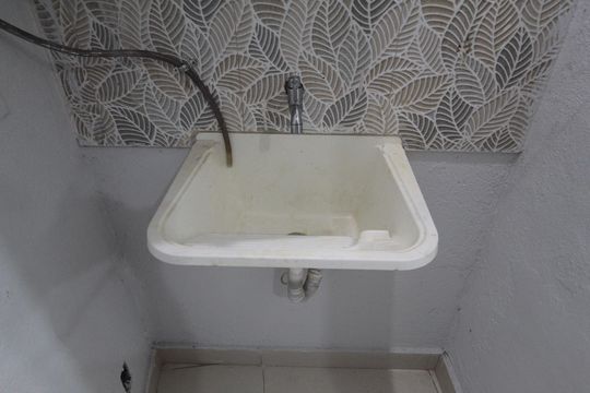Banheiro de kitnet/studio para alugar com 1 quarto, 30m² em Juliana, Belo Horizonte
