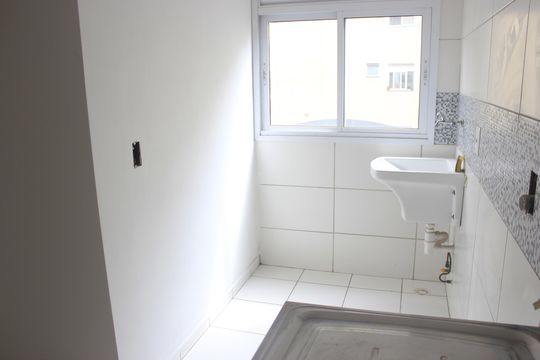 Cozinha e lavanderia  de apartamento para alugar com 2 quartos, 47m² em Jardim Silvestre, Guarulhos