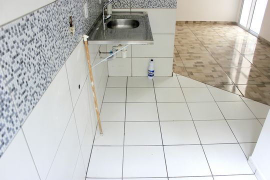 Cozinha e lavanderia  de apartamento para alugar com 2 quartos, 47m² em Jardim Silvestre, Guarulhos