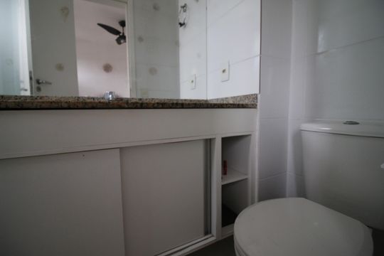 Banheiro da Suíte 2 de apartamento para alugar com 2 quartos, 60m² em Pechincha, Rio de Janeiro