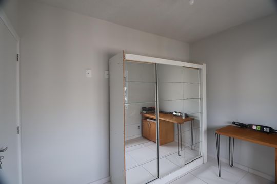 Quarto 2 de apartamento para alugar com 2 quartos, 48m² em Jardim Betânia, Cachoeirinha