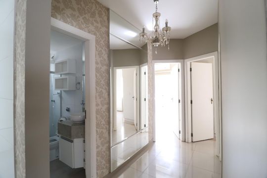 Corredor de apartamento para alugar com 3 quartos, 80m² em Santa Mônica, Uberlândia