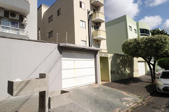 Plaquinha de apartamento para alugar com 3 quartos, 80m² em Santa Mônica, Uberlândia