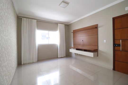 Apartamento para alugar com 3 quartos, 80m² em Santa Mônica, Uberlândia