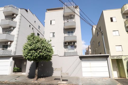 Fachada de apartamento para alugar com 3 quartos, 80m² em Santa Mônica, Uberlândia
